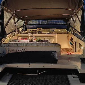 Desirè Charming House Boat Botel Palermo
